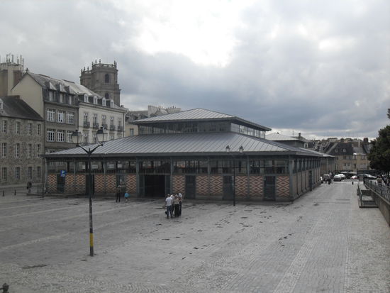 Les Halles - die Markthallen von Rennes. Hier roch es noch überall nach Fisch, da am Vormittag traditioneller Samstagsmarkt abgehalten wurde.