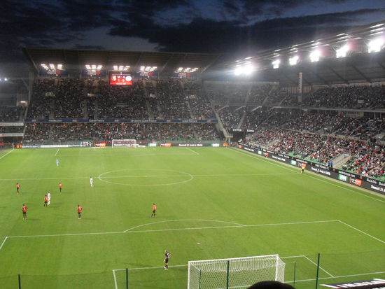 Flutlicht und Fußball - das passt!