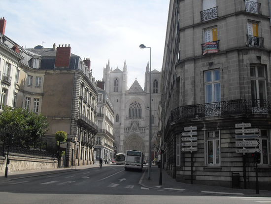 Ein französisches Stadtbild, wie es fast überall zu finden ist 