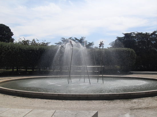 Erinnerte aufgrund der Skulpturen ein wenig an den Brunnen vorm Centre Pompidou