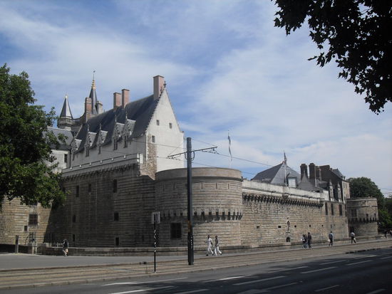 Die Außenfassade des Chateau