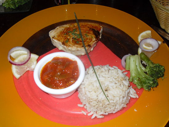 Mein Essen topte Doros noch einmal. Was ist das denn? Fingerfood?
In 2 Minuten war ich fertig, ungelogen. Leider schmeckte es mir nicht einmal.