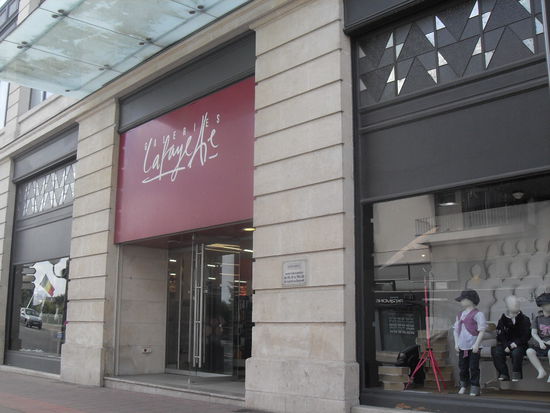 Sehr weit verbreitet in Frankreich - die "Galleries Lafayette".