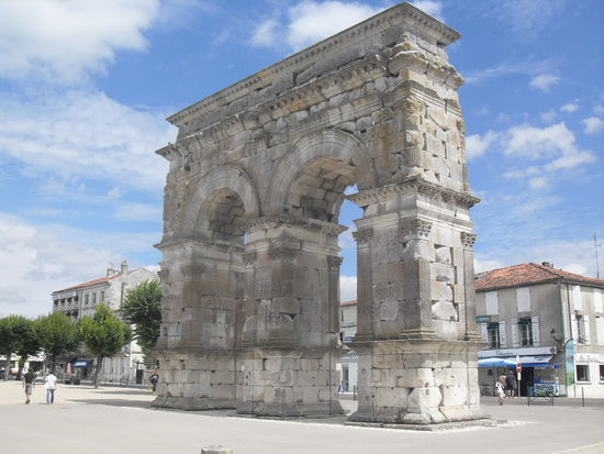 Er war wirklich imposant, nur stand er irgendwie etwas verloren in der Gegend.