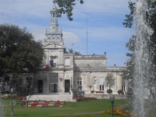 Auf dem Rückweg zum Auto besichtigten wir auch noch das Hotel de Ville, welches sich im Jardin du Publique befand.
