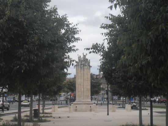 Viele Alleen und Monumente gab es in Bordeaux!