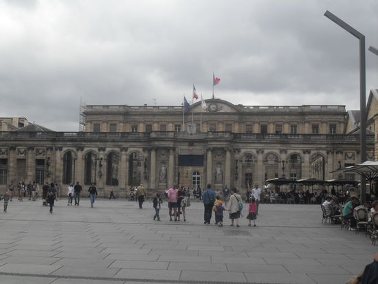 Das Hôtel de Ville ...