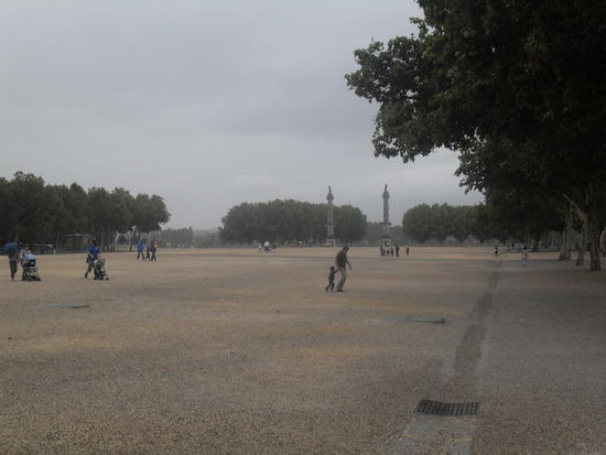 Esplanade des Quinconces - weniger spektakulär, als wir ihn uns vorgestellt hatten (immerhin einer der größten Plätze Europas in einer Innenstadt).
