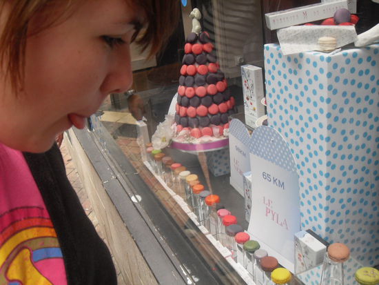 ... um dann voller Vorfreude die Lippen abzulecken  
Hachja, mein Mädchen 