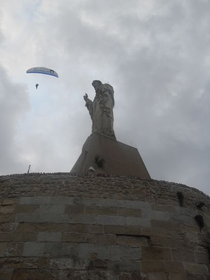 ... auch die Statue.