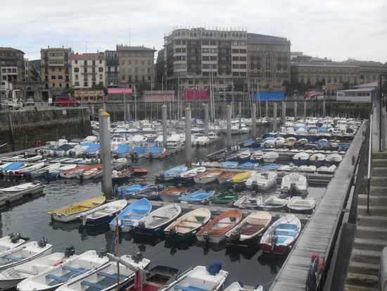 Hier nochmal der Hafen und seine Jachten!