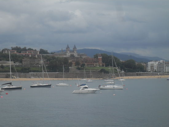 Zu dem Schloss dahinten wollen wir!