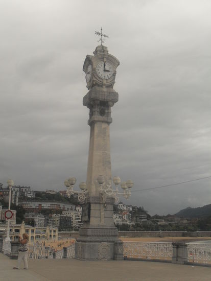 Kann mir wer sagen, was die Zeit schlägt? 