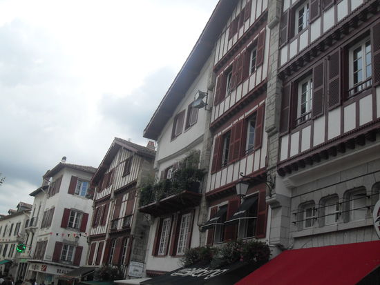 ...mit einer schönen Häuserfassade.