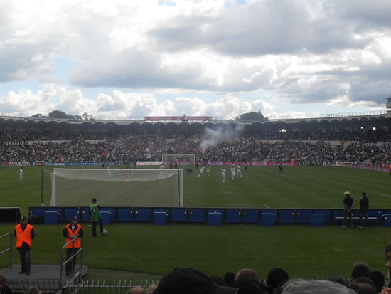Neben Pyro gab es auch wieder Rauch - die bösen Fußballfans 