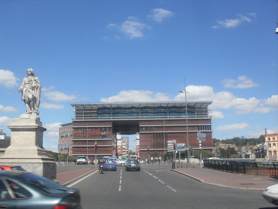 In Toulouse erwartete uns nicht nur wunderschönes Wetter, sondern auch eine Stadt, in der Moderne und Zeugnisse der Vergangenheit in unmittelbarer Nähe aufeinandertrafen.