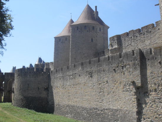 Die Festungsmauern mit Munitionsturm.