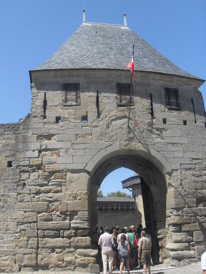 Der Eingang zum Château Comtal.