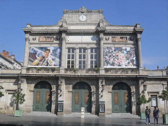 Das Theater von Béziers, in dem wohl gerade eine Ausstellung zu Ehren des Toreros stattfindet.
