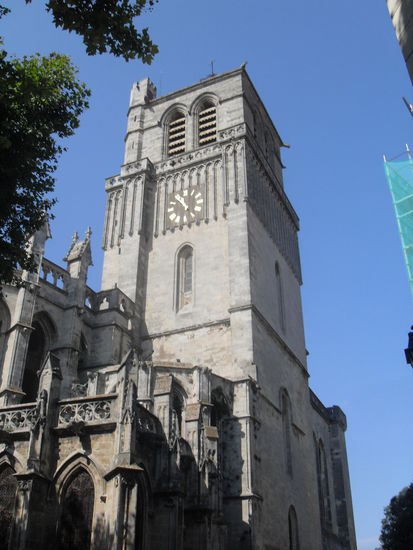 Hier nun die Kathedrale St.-Nazaire.
