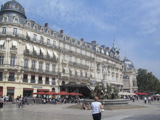 Die Häuser auf dem Platz waren wieder mal total schön und pompös ...