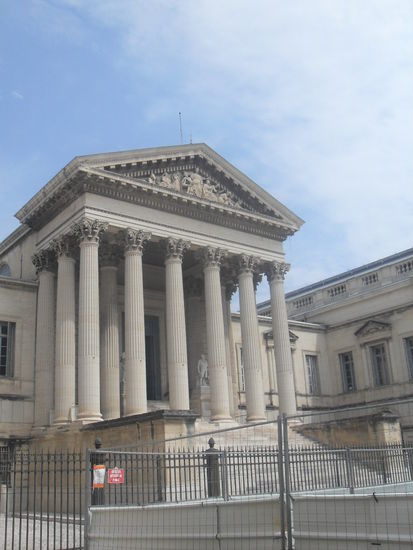 ... hatte allerdings noch viel mehr schöne Gebäude zu bieten, wie wir auf der Stadtrundfahrt erfuhren (hier das Palais de Justice).