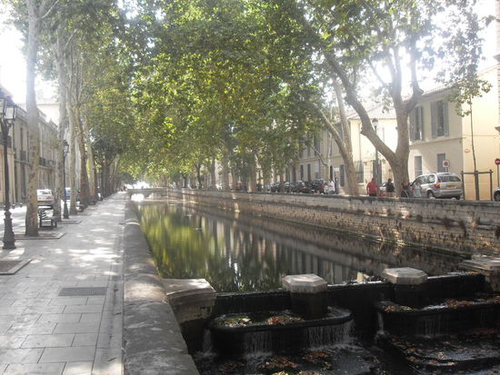Schließlich erreichten wir den wunderschönen Quai de la Fontaine ...