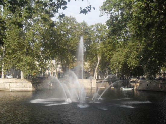 ... der uns geradewegs zum Jardin de la Fontaine führte.