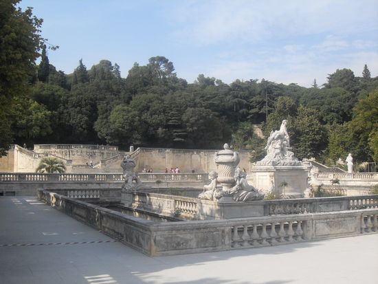 Hier nochmal ein letztes Foto vom Jardin.
Danach ging es für uns in südöstliche Richtung des Zentrums.