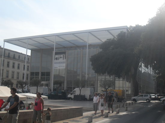 Das Carrée d´Art hingegen befand sich nicht im Umbau. 