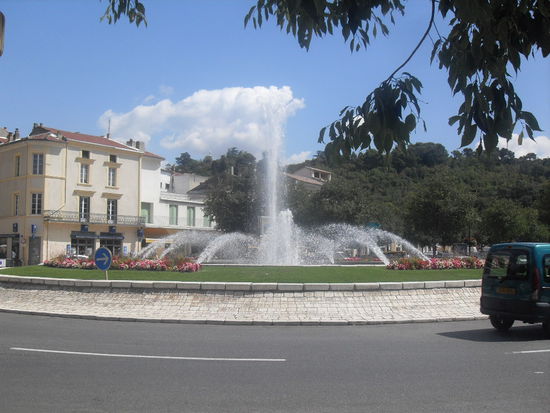 Unter strahlend blauem Himmel erwartete uns ...