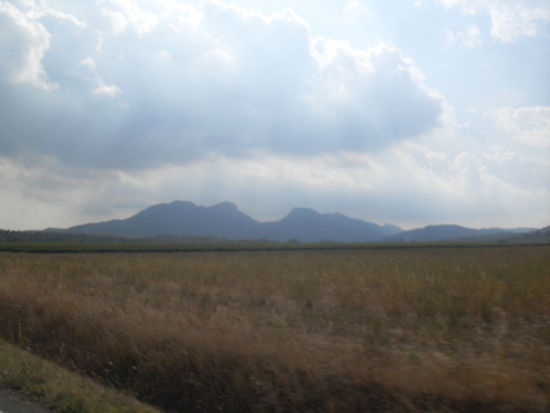 ... Gebirge und Felder wurden passiert ...