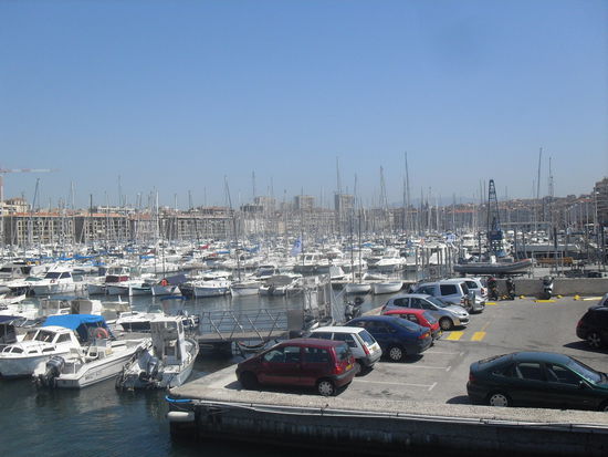 Der Vieux Port bei Tageslicht.