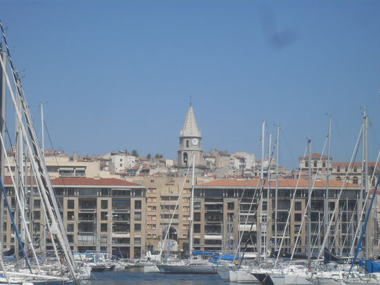 Auch in Marseille findet man Kathedralen in jedem Viertel.