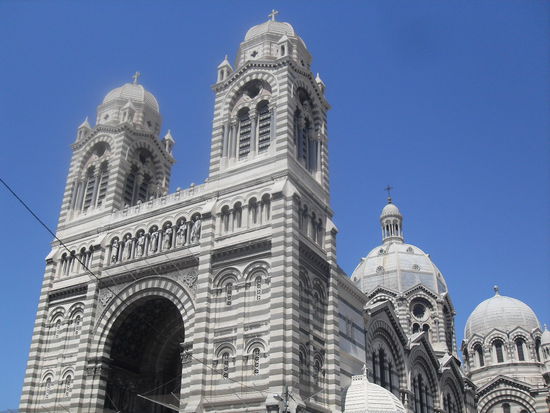 Sie ist wunderschön und sehr auffällig im Stadtbild.