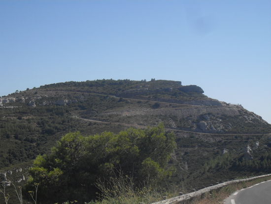 Die Route des Crêtes ist ganz schön lang. Man beachte außerdem die Holzlatten als Leitplanke...!