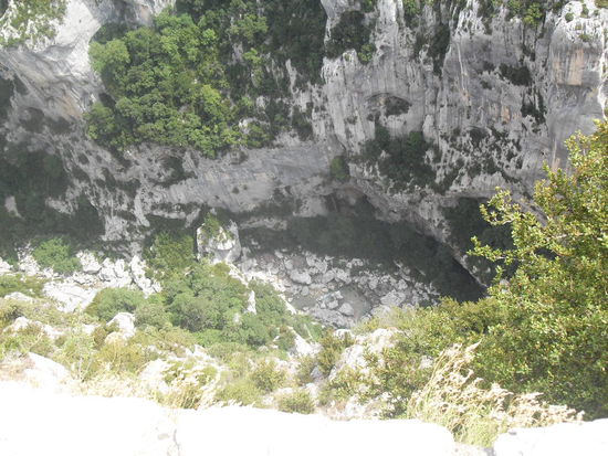 Teilweise ging es schon direkt arg steil herunter.