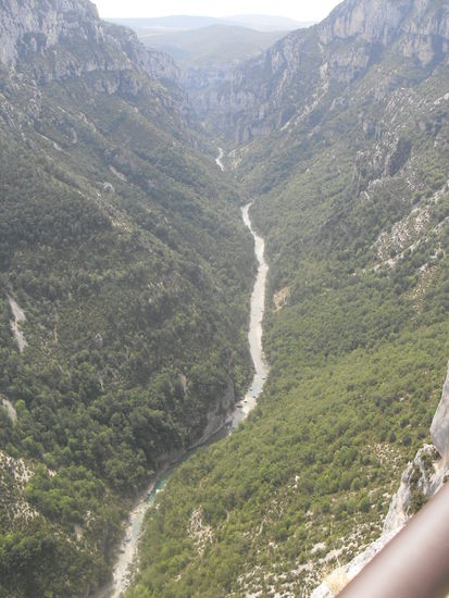 Immer wieder konnte man Flussläufe im Tal verlaufen sehen.
