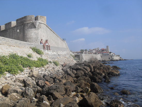 Die Stadtmauer von Antibes.