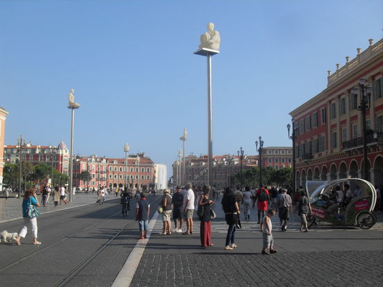 Die Gesamtansicht natürlich mit Springbrunnen.