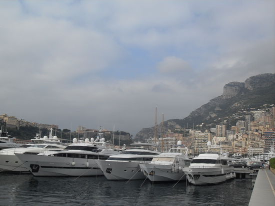 Wir könnten im Leben jeden Cent sparen und uns mit 100 Jahren wahrscheinlich immer noch nicht mal den ganz rechten Kahn leisten 