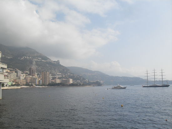 Hier links im Bild der Stadtteil Monte Carlo