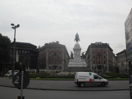 Der Platz gegenüber von der Festung.