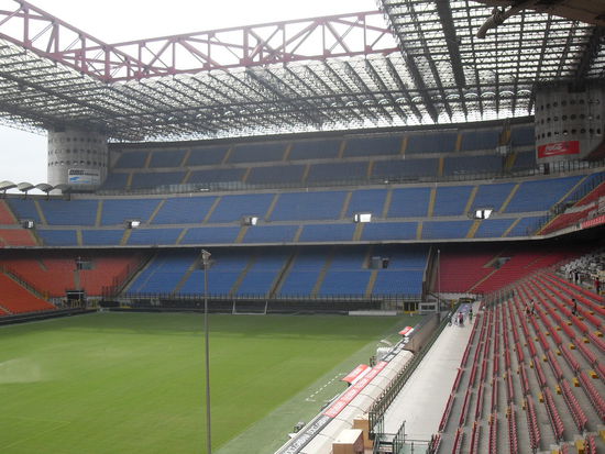 ... und gefällt vor allem durch die Ecktürme.