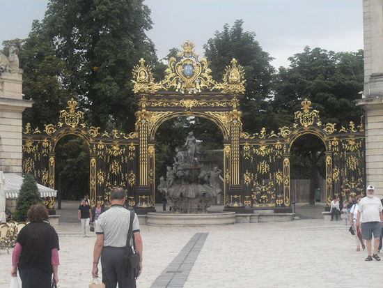 Brunnen am Place Stanislas mit sehr viel Gold!