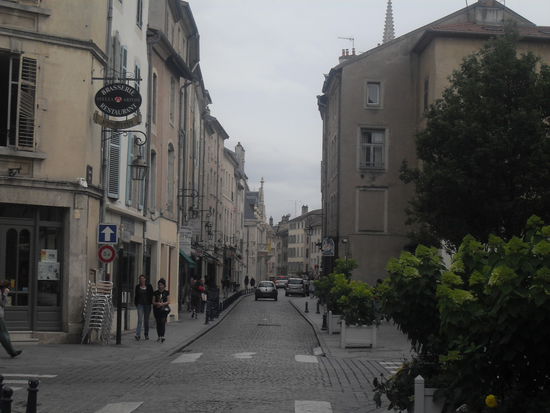 Die Gassen von Nancy, man beachte den kleinen Pummel (Ford Ka) in der Mitte