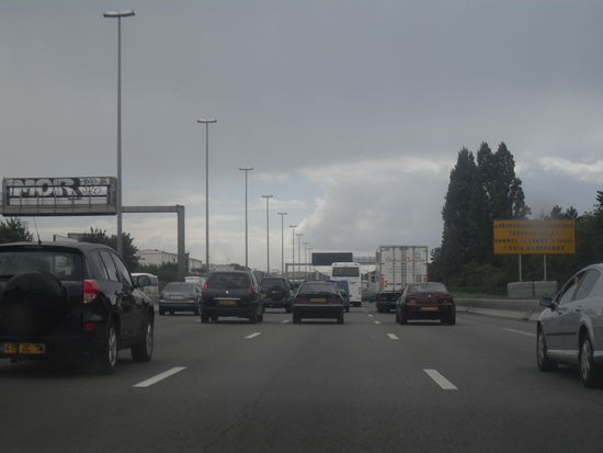 Paris in Reichweite, schon wird der Verkehr dicht - aber wenigstens vierspurige Autobahnen!