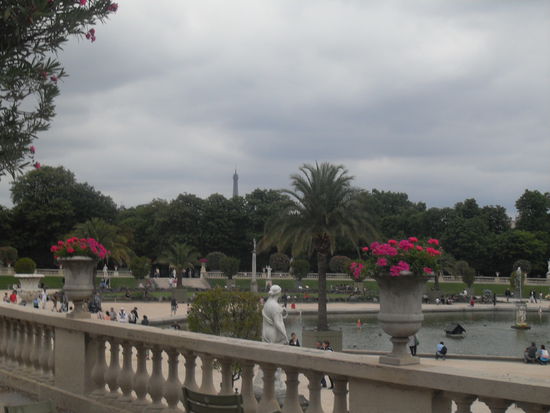 ... und nahezu überall sieht man den Eiffelturm 