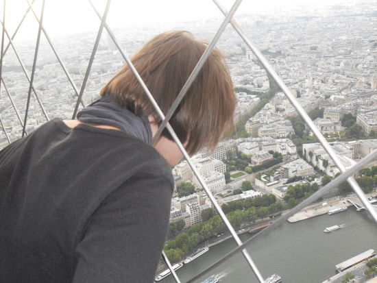 Doro hab ich im Gitter festgesteckt *hehe*
Im Ernst, Höhenangst hat sie nicht ...