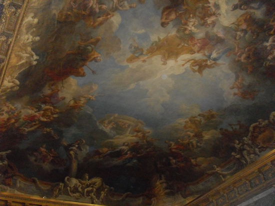 Die Deckenzierde im größten Saal des Schlosses.